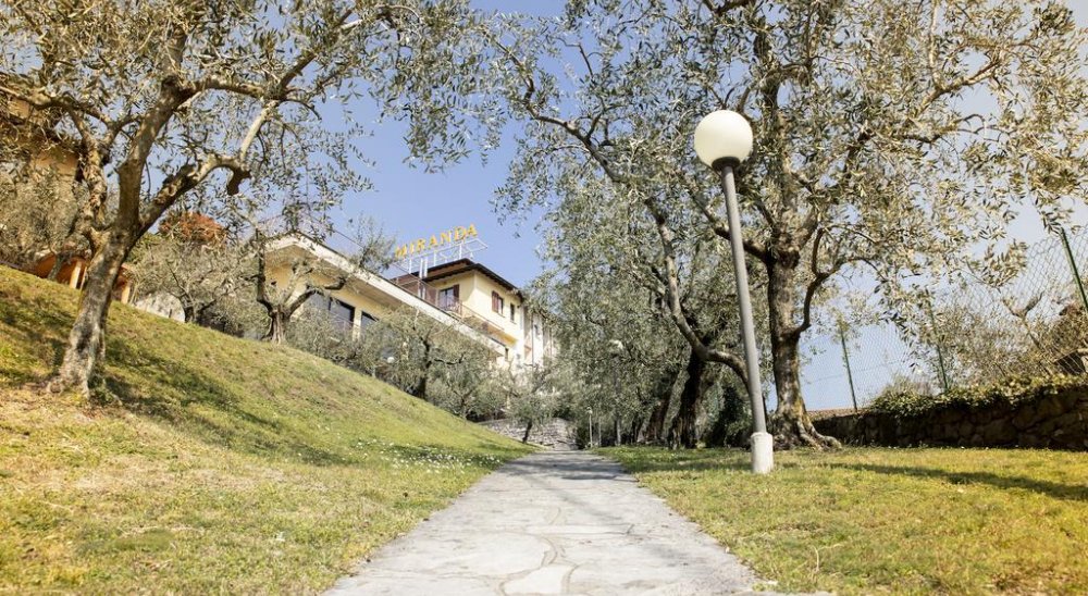 slideshow image
